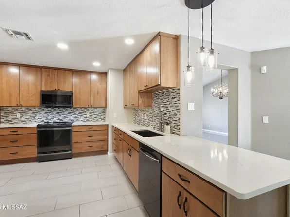 570 S Slate Mountain Dr, Tucson, AZ 85748