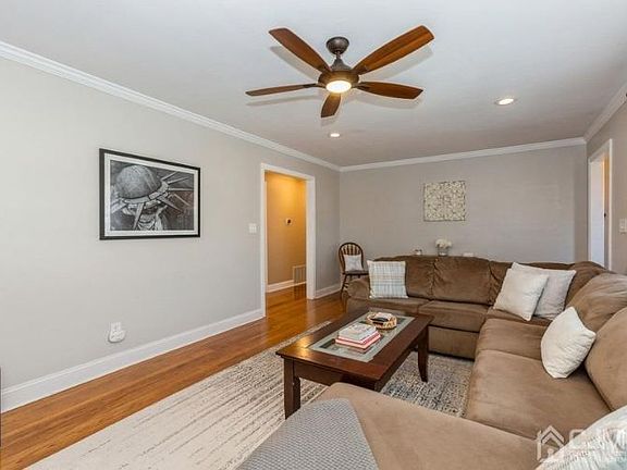 3rd image of 660 W Meadow Ave