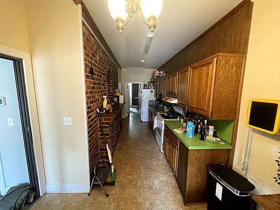 2nd image of 517 W Clay St