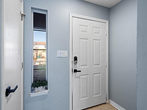 3rd image of 1838 Whispering Oaks Ln