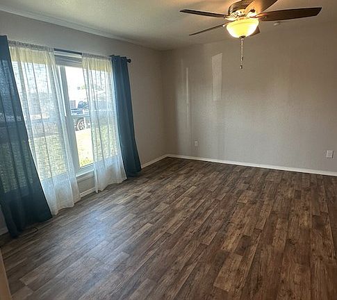 3rd image of 3105 Park Blvd