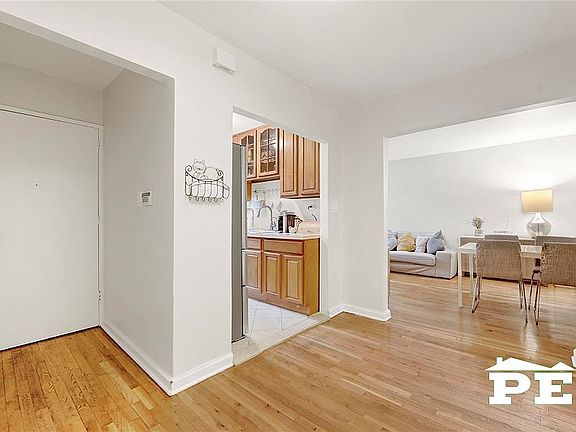 4th image of 2001 Pearson St #85C