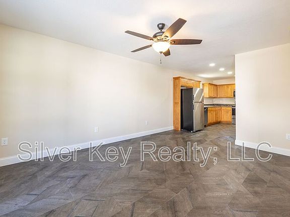 4th image of 507 & 509 Young St Unit 507