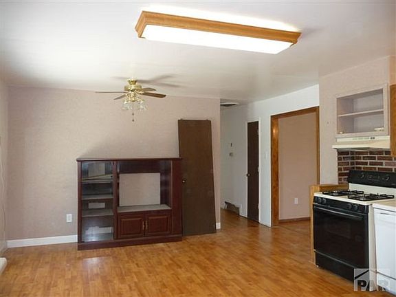 5th image of 310 E 1st St