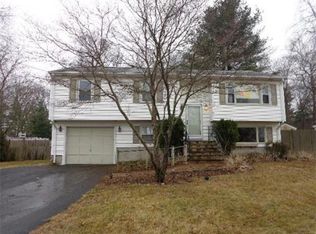 65 Kent Ave, East Providence, RI 02914