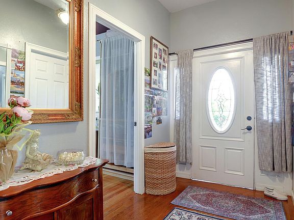 5th image of 620 Cassia St