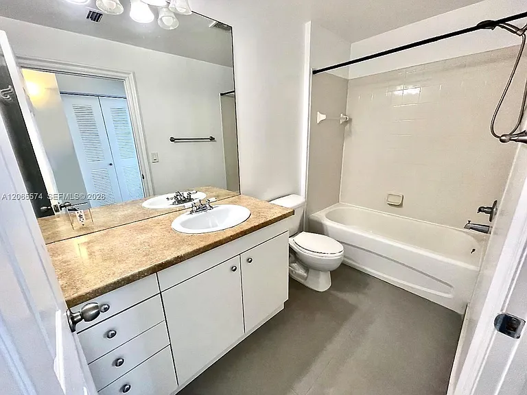 1919 Van Buren St #818A — Photo 25