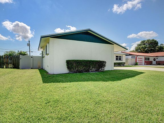 2nd image of 424 San Mateo Dr