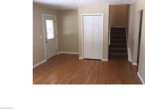 3rd image of 917 Salem Ave