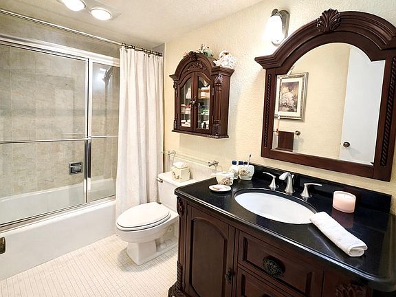 4th image of 2121 N Ocean Boulevard #705e