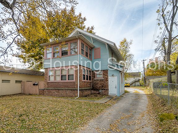 2nd image of 1124 S Ash Ave