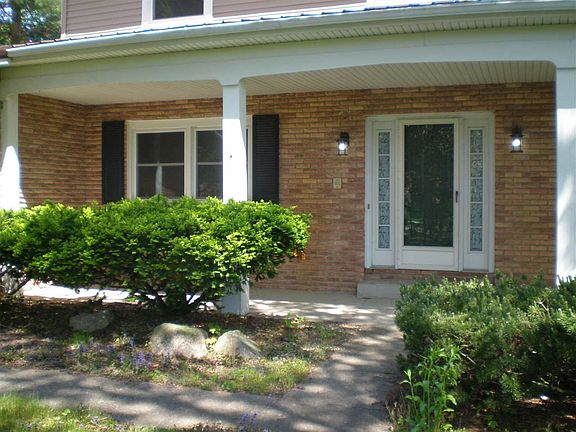 2nd image of 60397 Robin Hood Ln