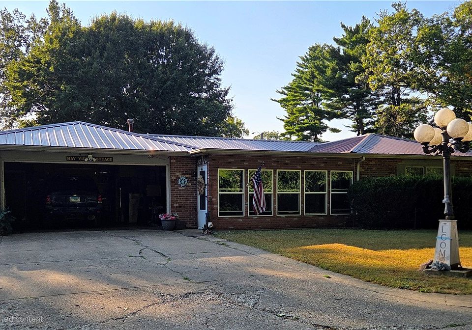 1st image of 3254 Vista Dr