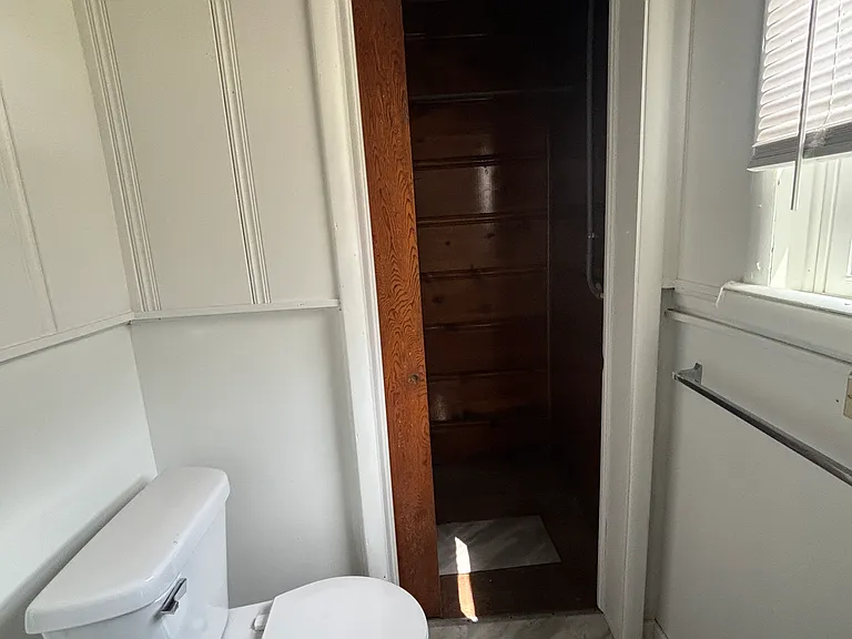 422 S Vine St — Photo 12
