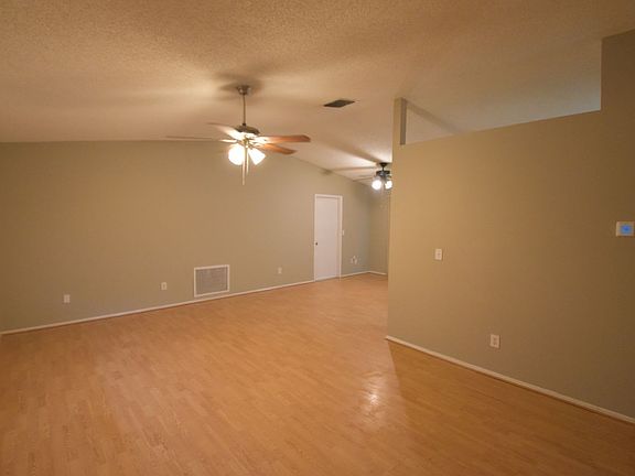 2nd image of 3818 Hollow Oak Pl