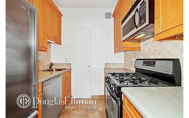 Rented by Douglas Elliman | media 6