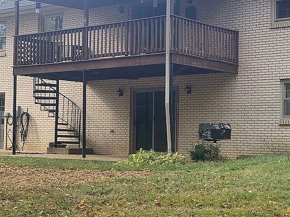 4th image of 105 Terrace Mnr