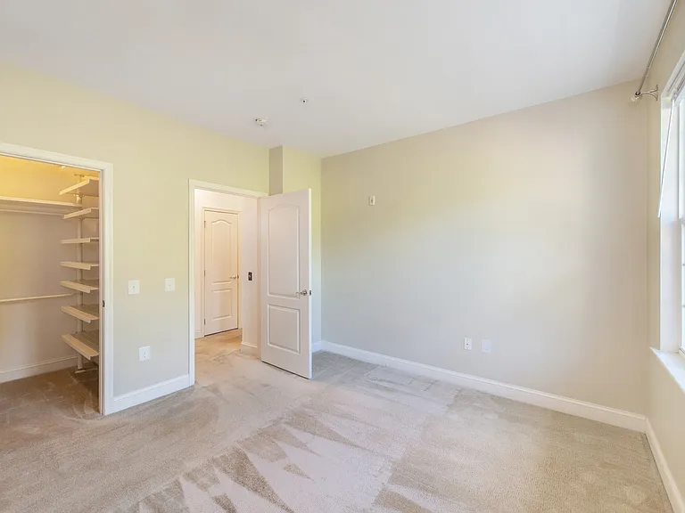 4211 Ramapo Ct — Photo 8