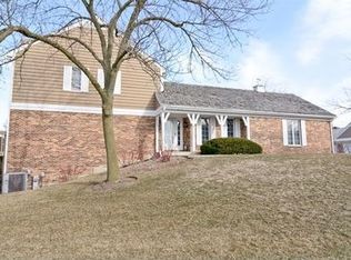 1406 Shire Cir, Inverness, IL 60067