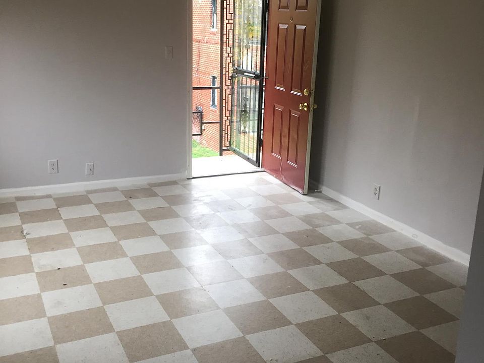 Open living room with fresh new paint! 