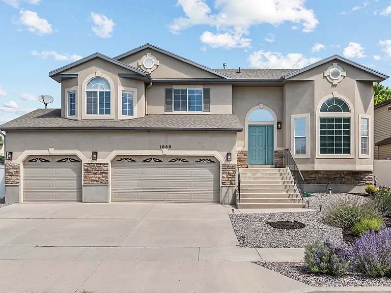 1060 W Oldham Dr — Photo 1