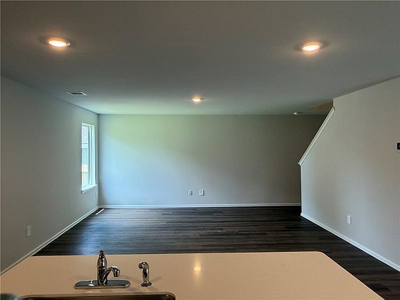 3rd image of 1277 Wilkins Valley St