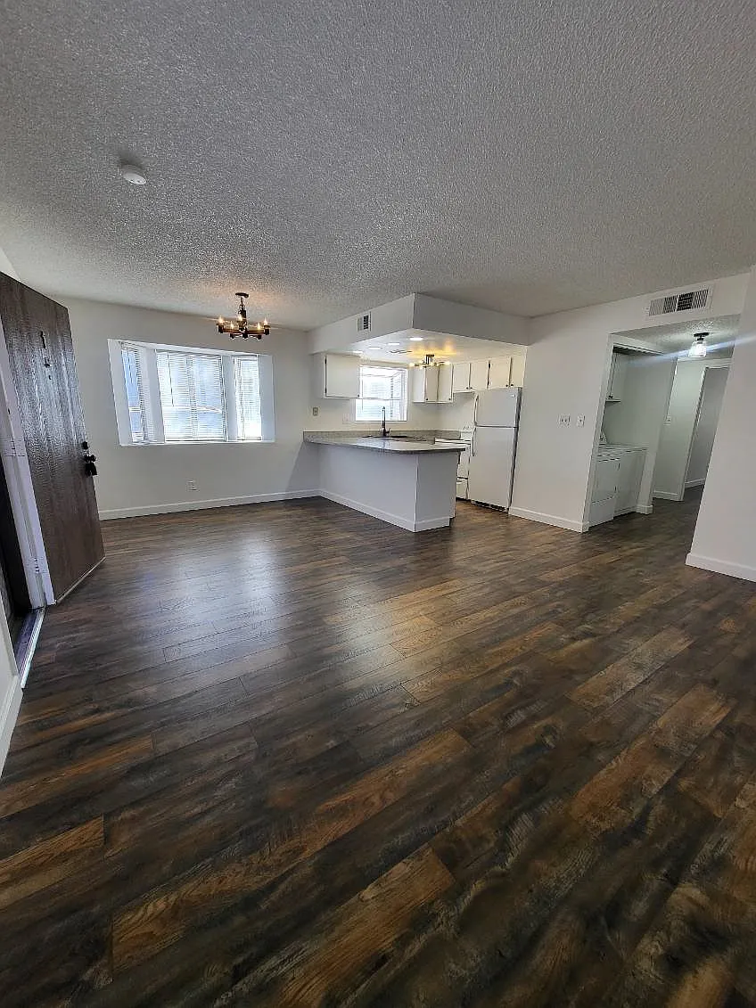 2 bed, 650 sqft, $1,250 — Photo 2