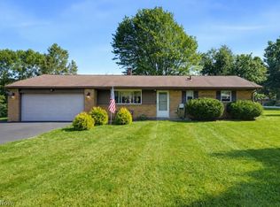 819 Navajo Trl, Macedonia, OH 44056