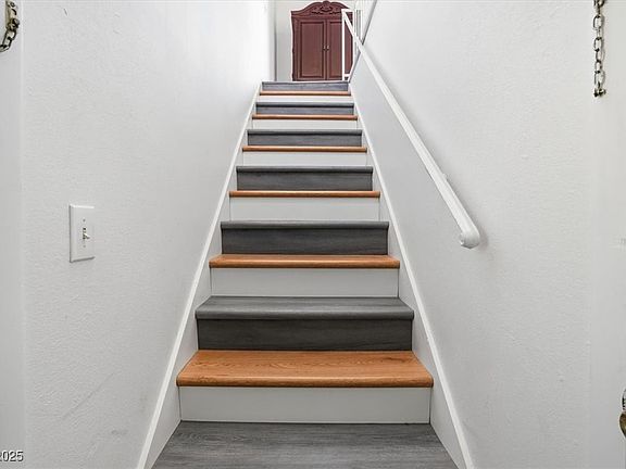 3rd image of 1454 Elizabeth Ave Unit 4