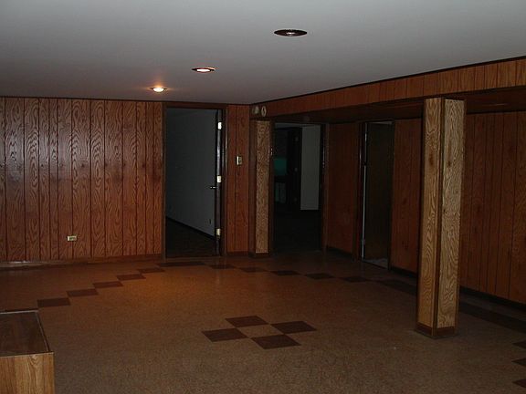 5th image of 9460 Belmont Ave