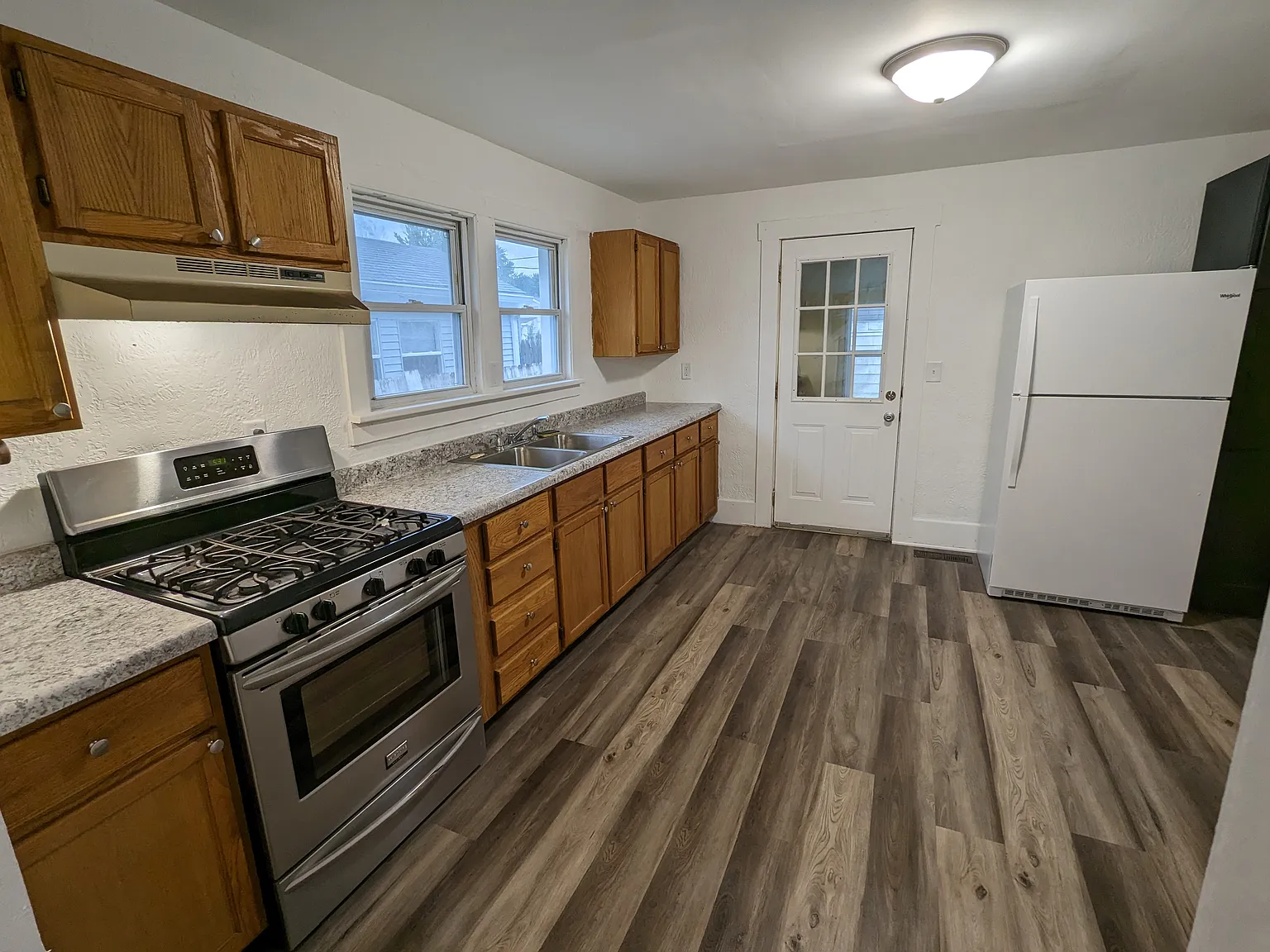 1 bed, 672 sqft, $925 — Photo 2