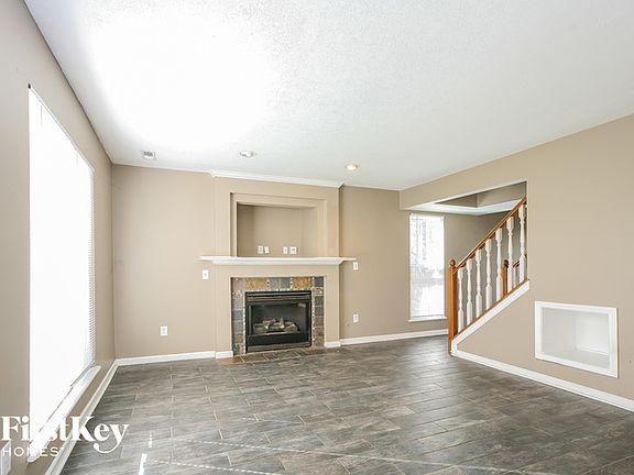 3rd image of 11426 Shady Hollow Ln