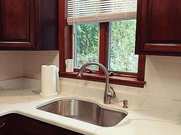 2nd image of 126 Carlisle St #1