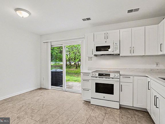 5th image of 133 Merryman Ct #17