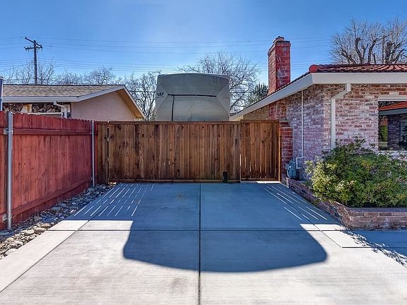 3rd image of 524 Loretto Dr