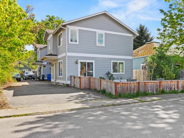 212 Oak St #A, Rogue River, OR 97537