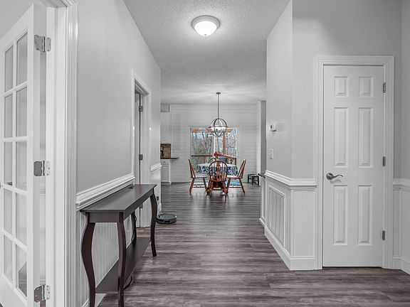 4th image of 2501 Springfield Park Dr