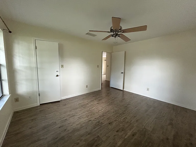 17 Ebony Ave — Photo 5