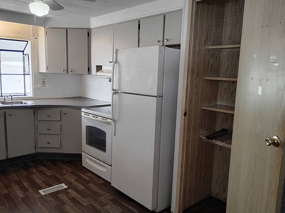 3rd image of 334 Robin Ct