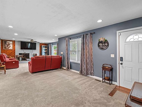 5th image of 1355 Riverview Dr