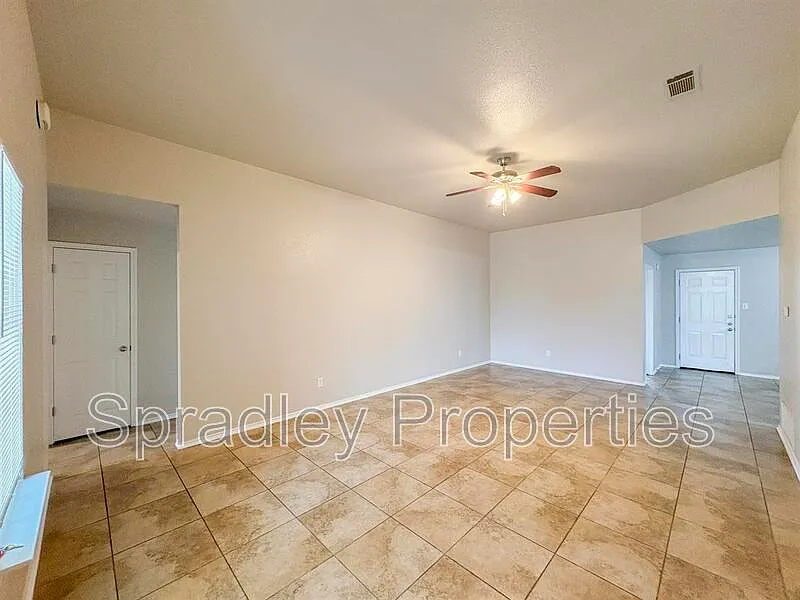 Building Photo - 408 Kylar St