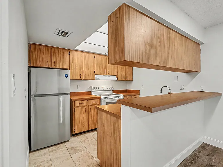 9208 N Connechusett Rd #C — Photo 14