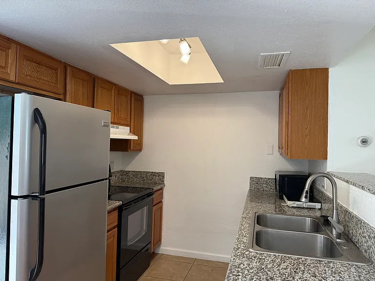 312 S Wilson St — Photo 6