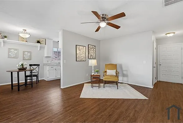 3 bed, 1000 sqft, $1,500 — Photo 3