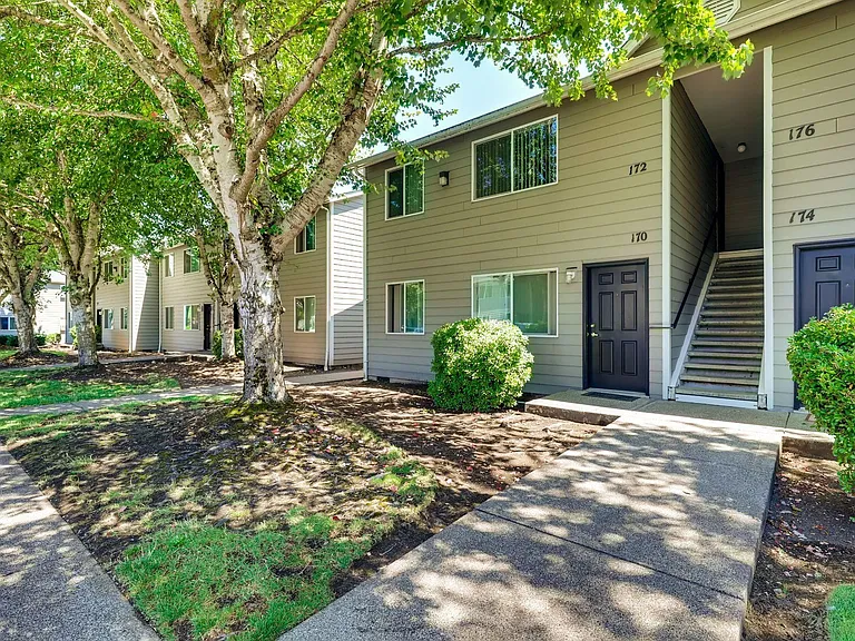 108 Village East Way SE — Photo 13