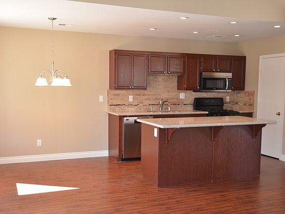 3rd image of 3113 Honeysuckle Ave
