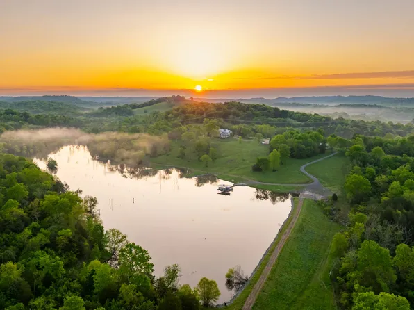 605 Red Oak Rd, Petersburg, TN 37144