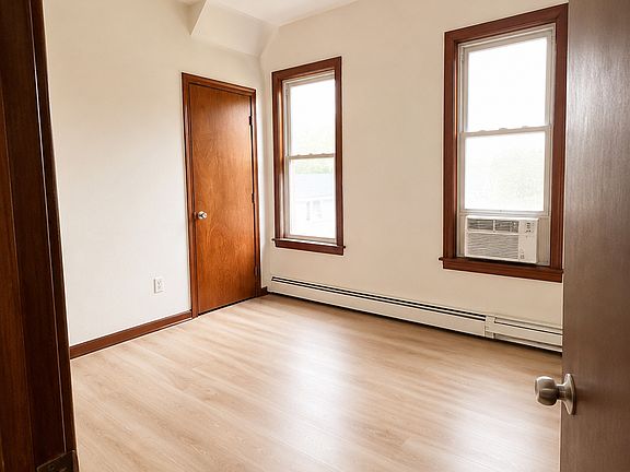 4th image of 751 Broadway #202