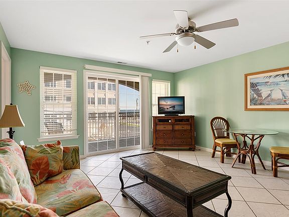 3rd image of 106 W Spruce Ave #202
