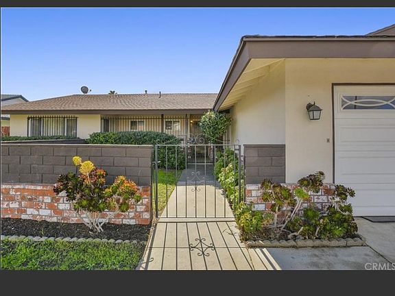 3rd image of 13520 Pan Am Blvd